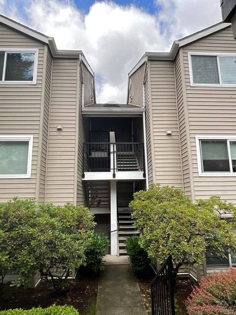 Condo for rent at 12036 100th Ave NE, Kirkland, WA 98034