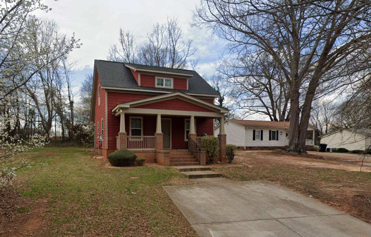House for rent at 221 Wardlaw St, Anderson, SC 29624