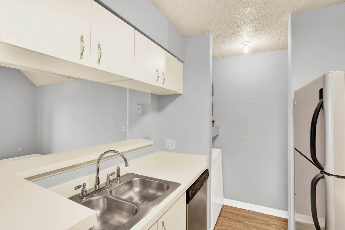 Condo for rent at 345 Lakepointe Dr, Altamonte Springs, FL 32701