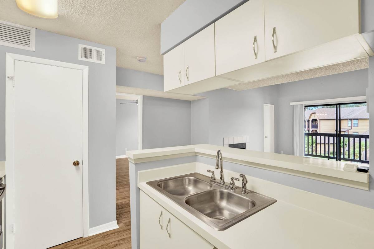 Condo for rent at 345 Lakepointe Dr, Altamonte Springs, FL 32701