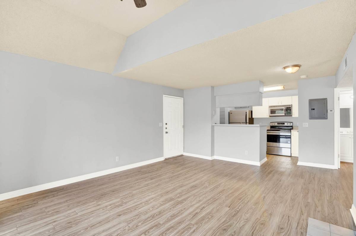 Condo for rent at 345 Lakepointe Dr, Altamonte Springs, FL 32701