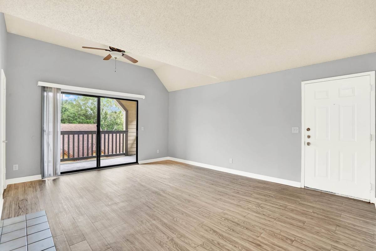 Condo for rent at 345 Lakepointe Dr, Altamonte Springs, FL 32701