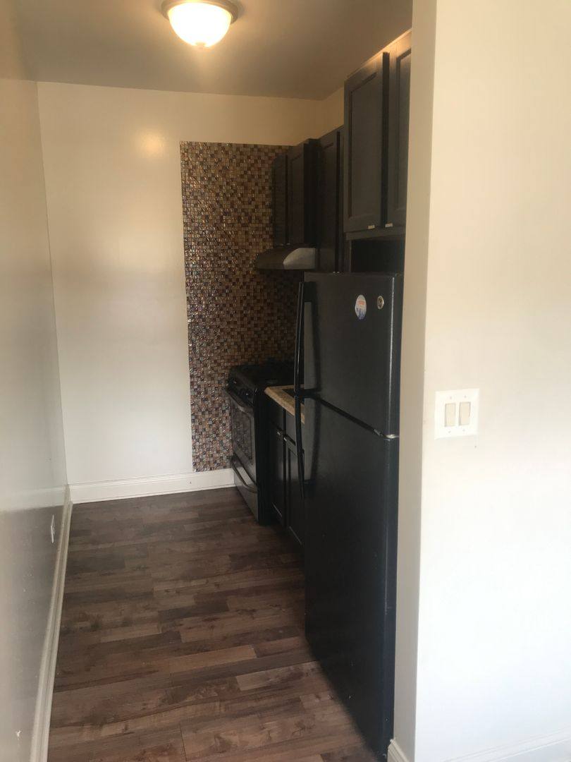 Apartment for rent at 1605-1611 W 80th St 8000-8004 S Ashland Ave, Chicago, IL 60620