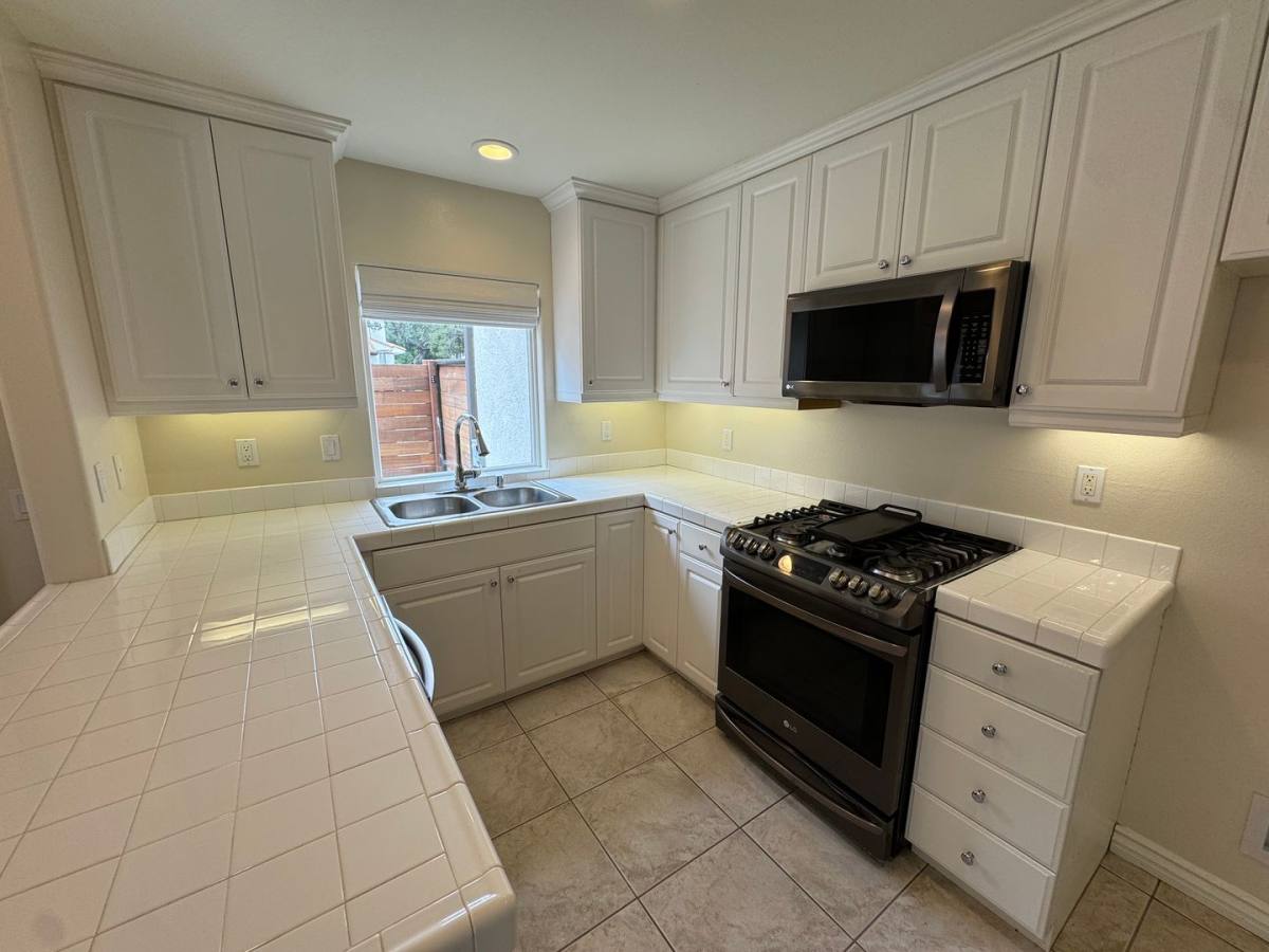 House for rent at 3231 Royal Oaks Dr, Thousand Oaks, CA 91362