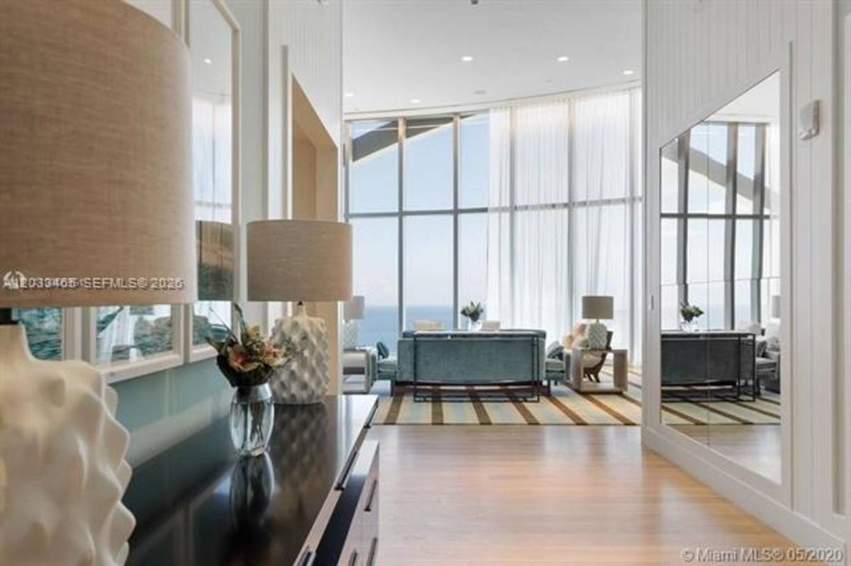 Apartment for rent at 15701 Collins Ave, North Miami Beach, FL 33160