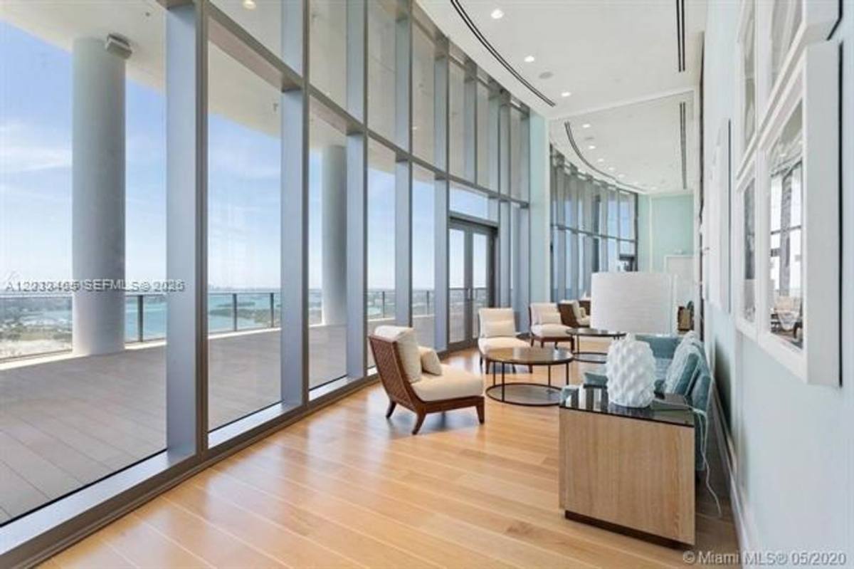 Apartment for rent at 15701 Collins Ave, North Miami Beach, FL 33160