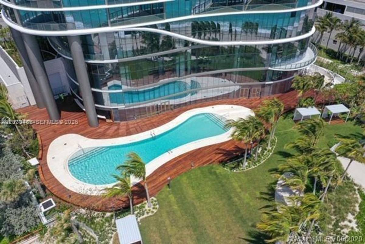 Apartment for rent at 15701 Collins Ave, North Miami Beach, FL 33160