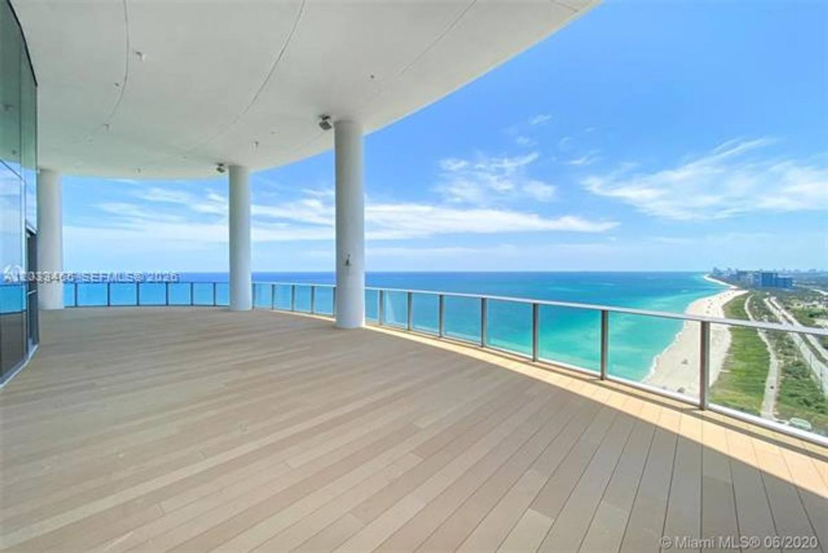 Apartment for rent at 15701 Collins Ave, North Miami Beach, FL 33160