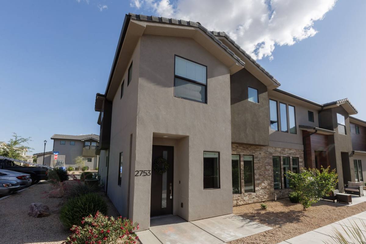 Townhouse for rent at 2753 E Gray Birch Dr, Saint George, UT 84790