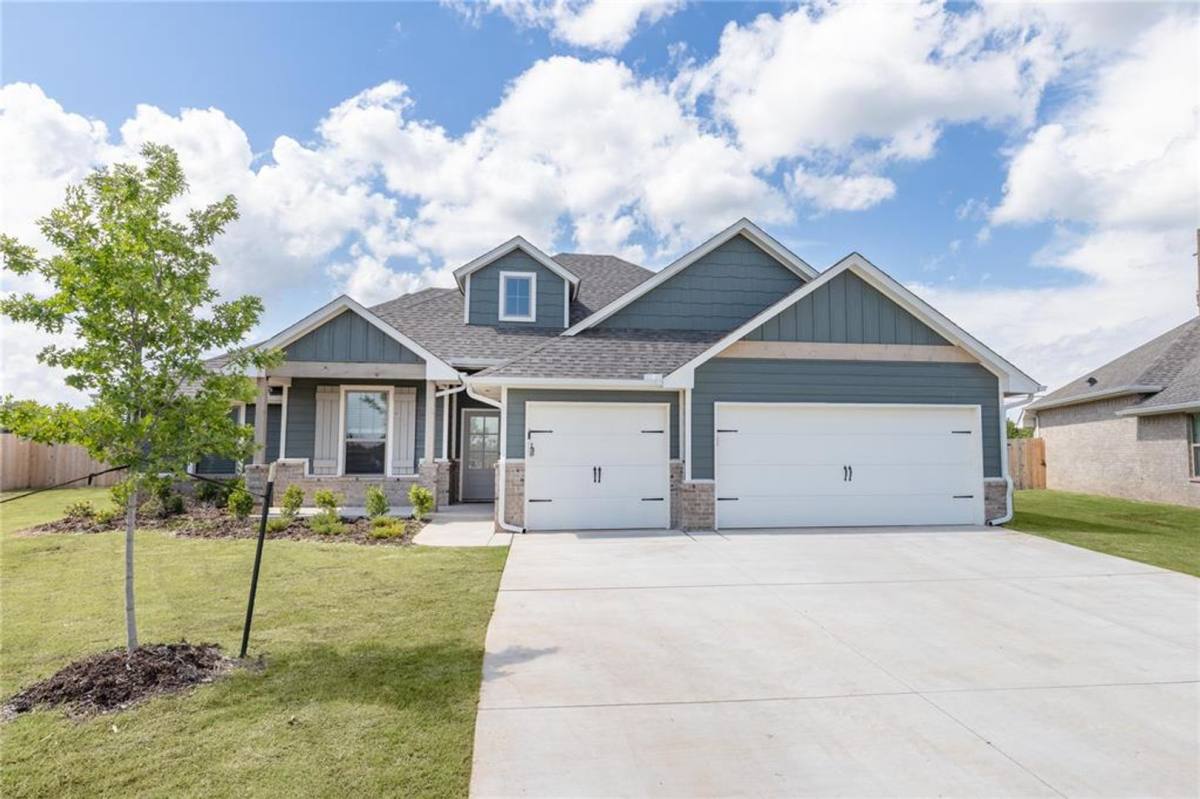 House for rent at 13001 NE 9th St, Choctaw, OK 73020