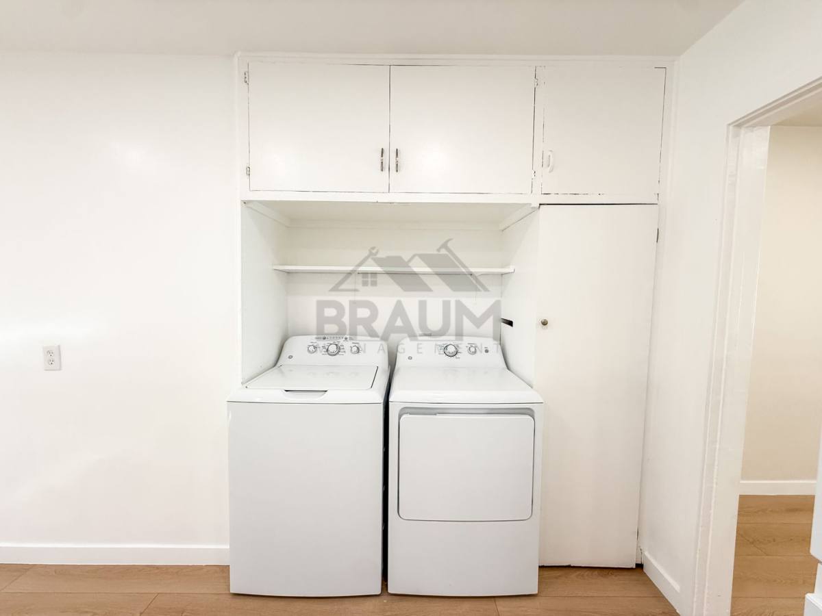 Apartment for rent at 15550 Vanowen St, Van Nuys, CA 91406