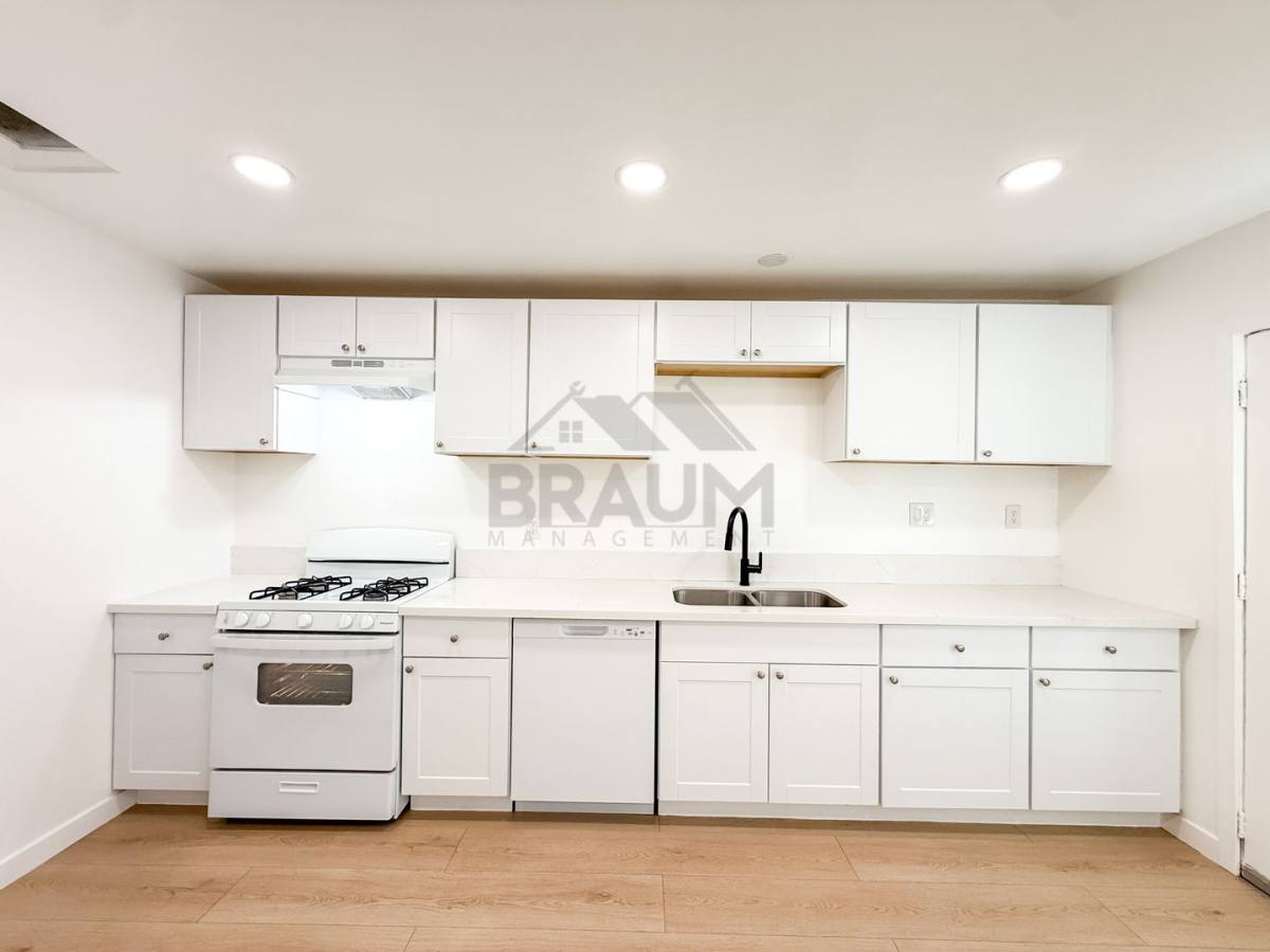 Apartment for rent at 15550 Vanowen St, Van Nuys, CA 91406