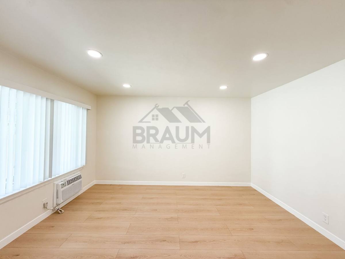 Apartment for rent at 15550 Vanowen St, Van Nuys, CA 91406