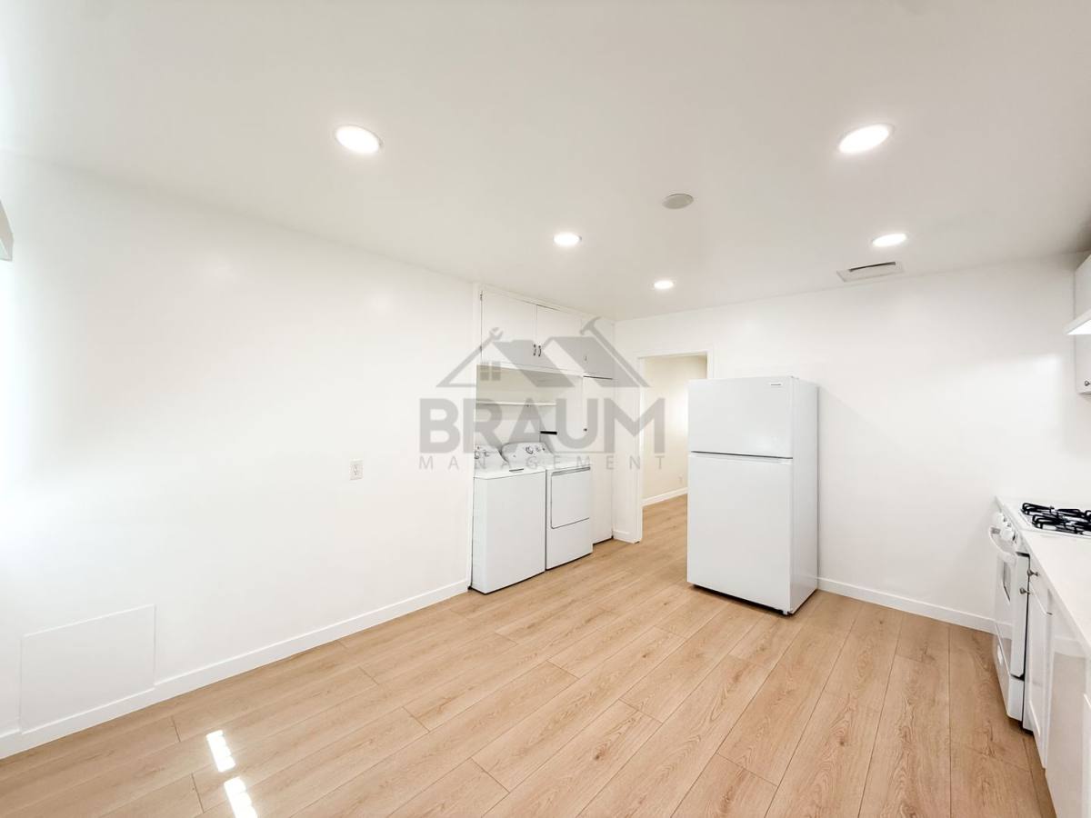 Apartment for rent at 15550 Vanowen St, Van Nuys, CA 91406