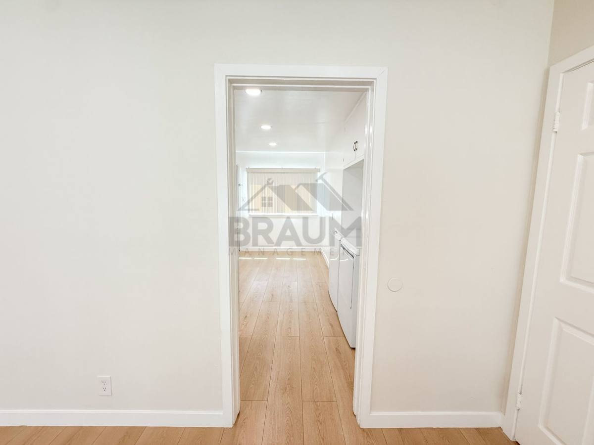 Apartment for rent at 15550 Vanowen St, Van Nuys, CA 91406