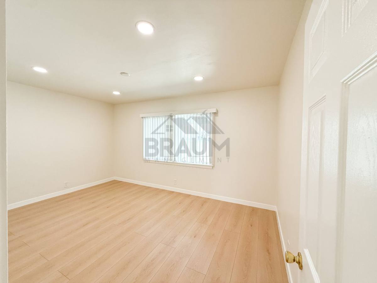 Apartment for rent at 15550 Vanowen St, Van Nuys, CA 91406