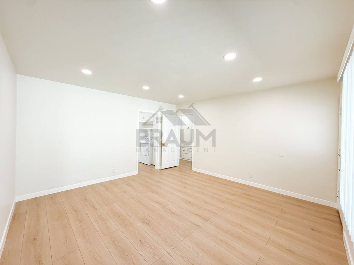 Apartment for rent at 15550 Vanowen St, Van Nuys, CA 91406