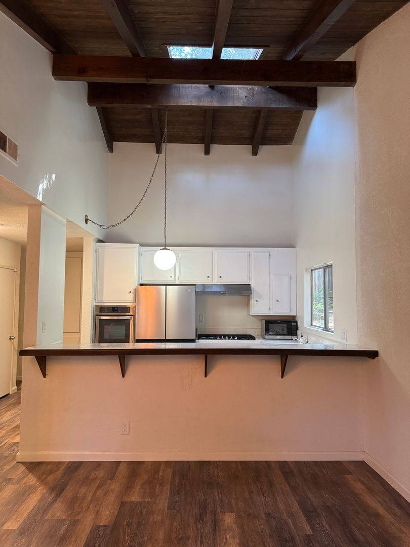 House for rent at 4140 Meadowlark Dr, Calabasas, CA 91302