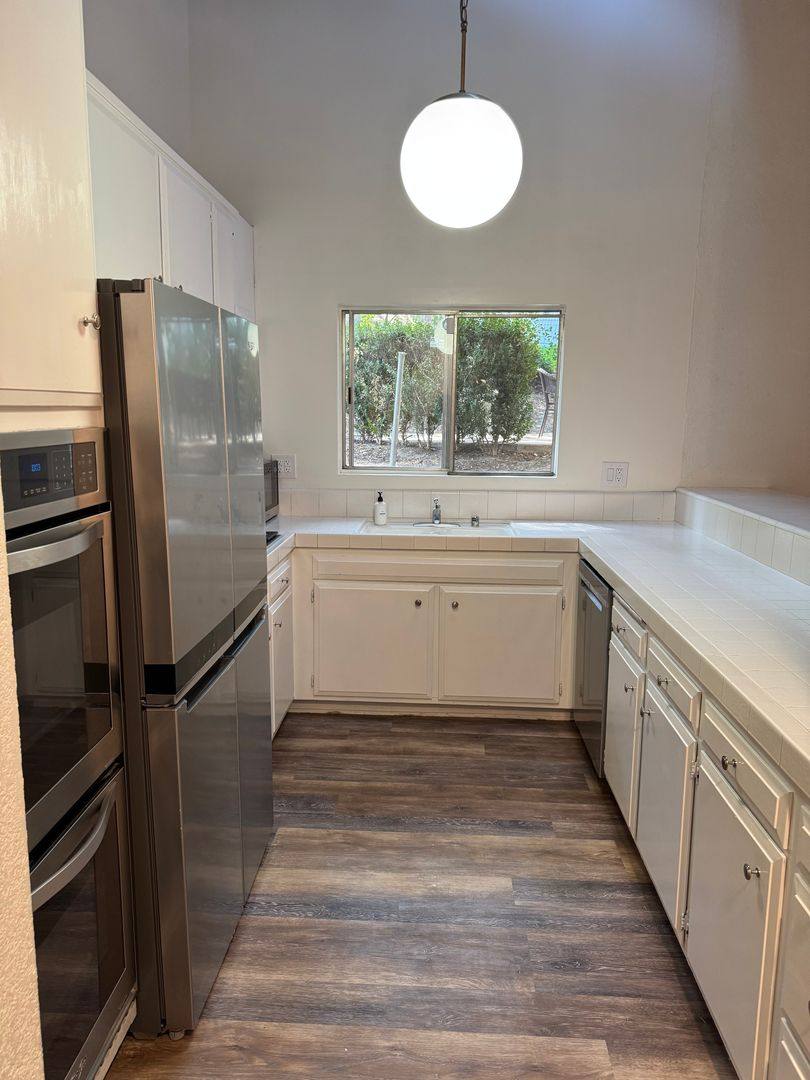 House for rent at 4140 Meadowlark Dr, Calabasas, CA 91302