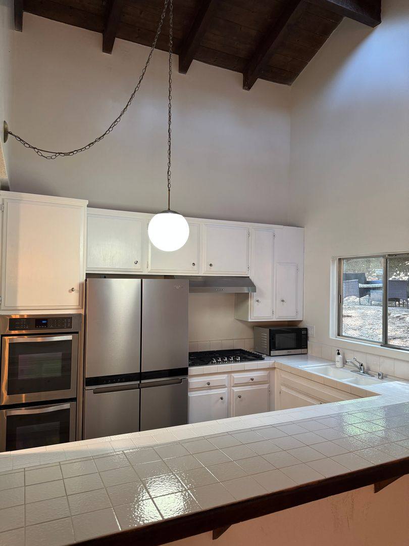House for rent at 4140 Meadowlark Dr, Calabasas, CA 91302
