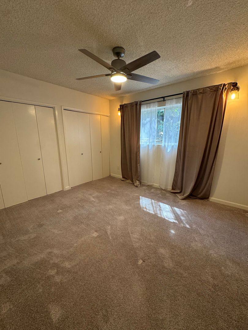 House for rent at 4140 Meadowlark Dr, Calabasas, CA 91302