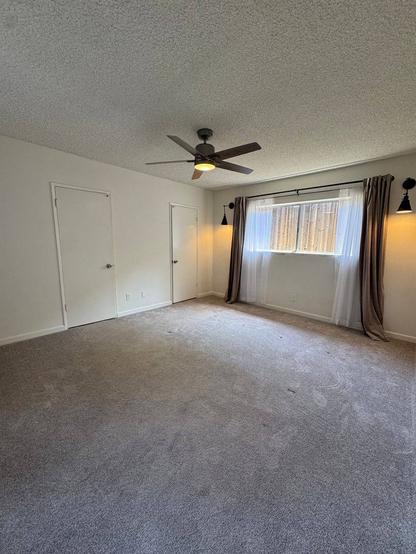 House for rent at 4140 Meadowlark Dr, Calabasas, CA 91302