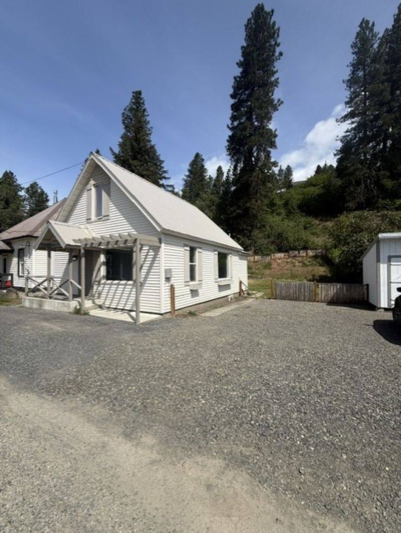 House for rent at 106 E 4th St, Cle Elum, WA 98922