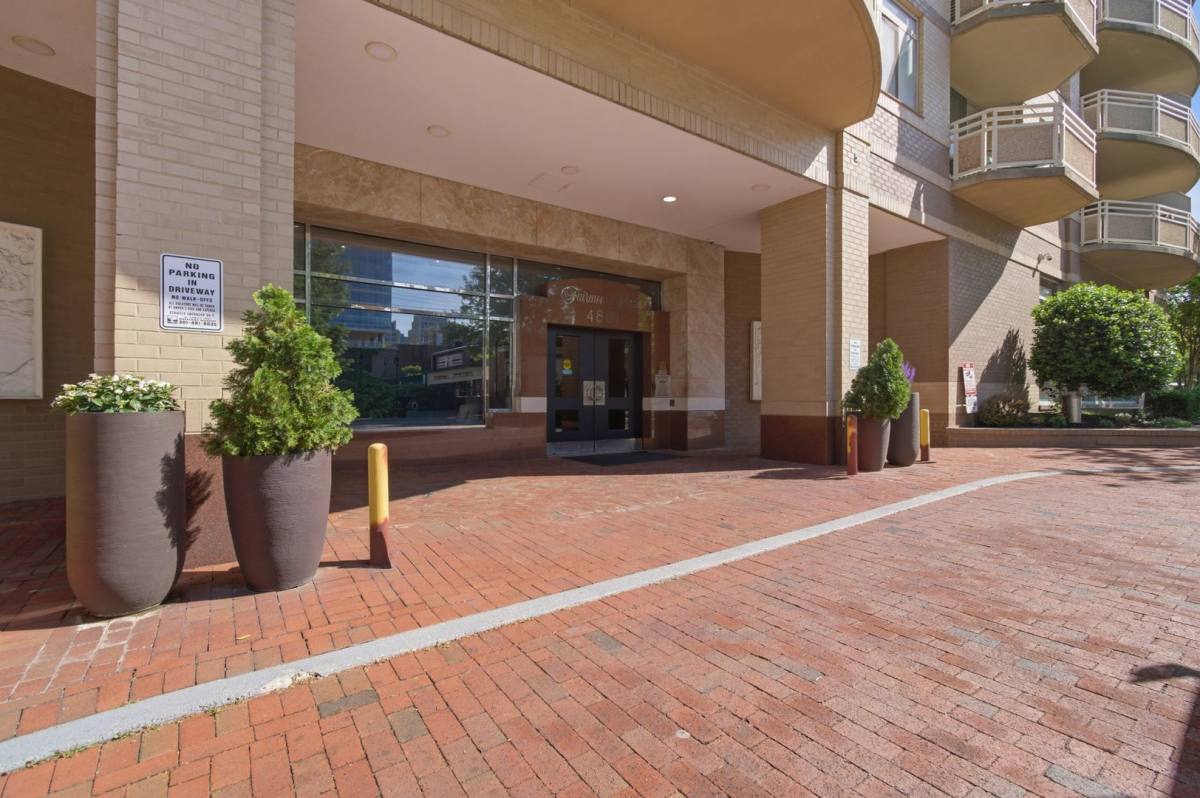 Condo for rent at 4801 Fairmont Ave #809, Bethesda, MD 20814