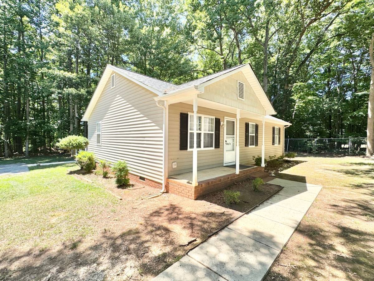 House for rent at 3807-B Baylor St, Greensboro, NC 27405