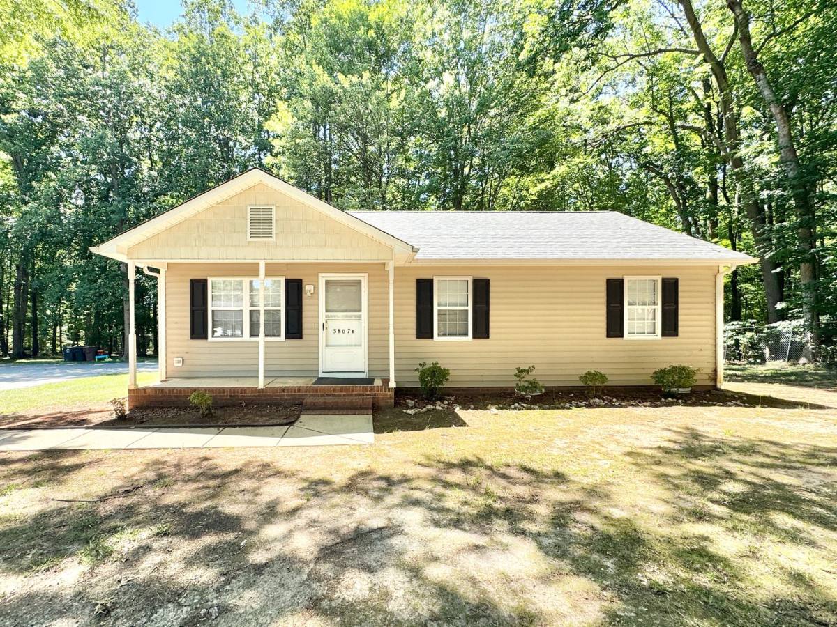 House for rent at 3807-B Baylor St, Greensboro, NC 27405