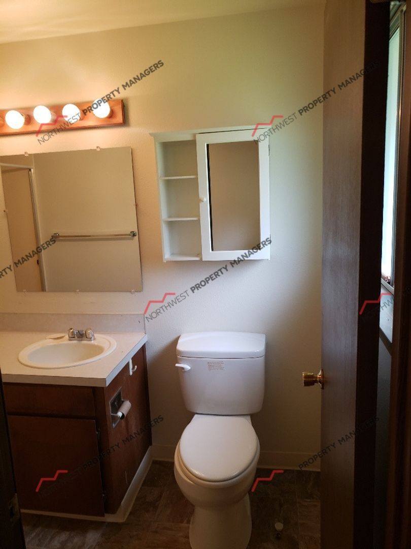 House for rent at 556 Avery Rd W, Winlock, WA 98596