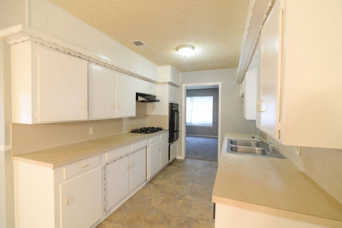 House for rent at 614 N Young Blvd, Desoto, TX 75115