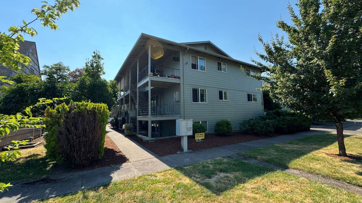 Apartment for rent at 329 SW 10th St, Corvallis, OR 97333