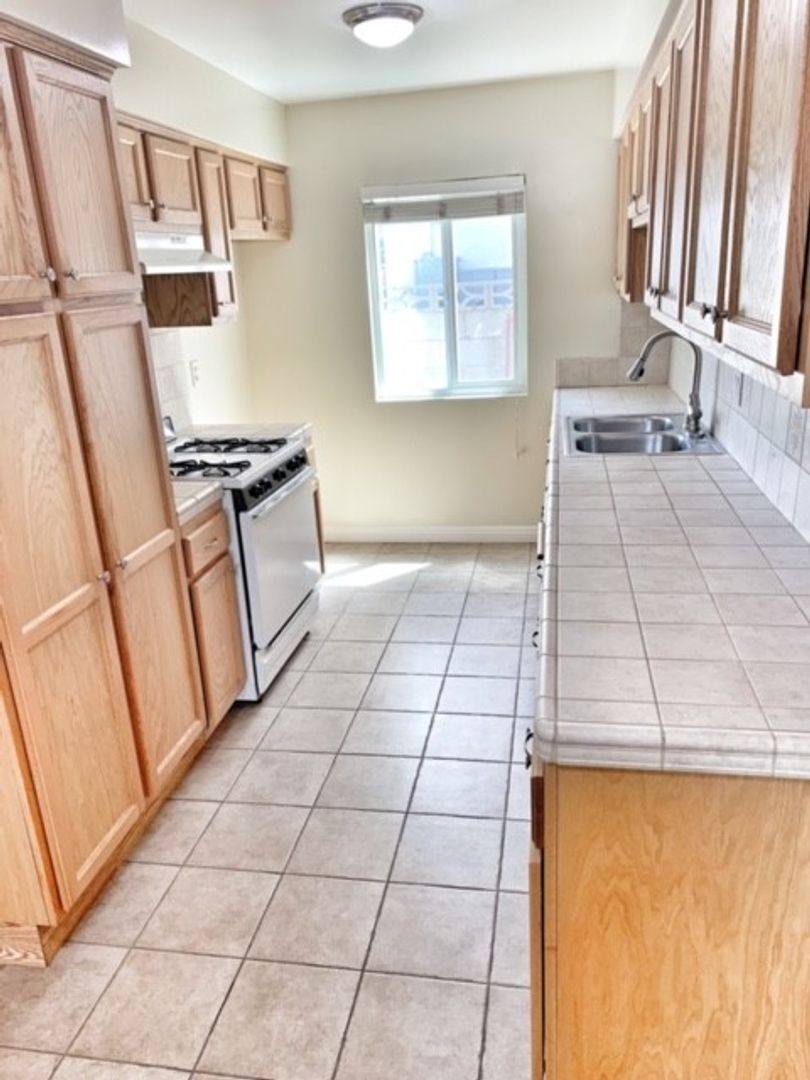Apartment for rent at 5826 Tujunga Ave, North Hollywood, CA 91601