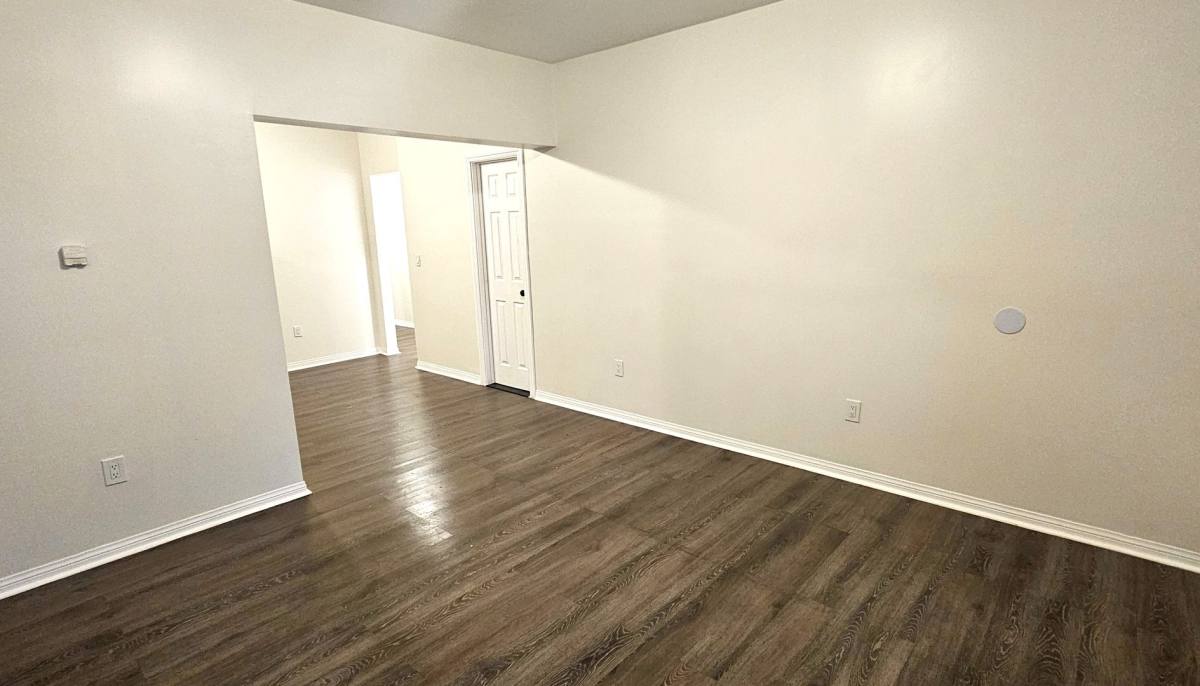 Apartment for rent at 961-963 W 42nd St, Los Angeles, CA 90037