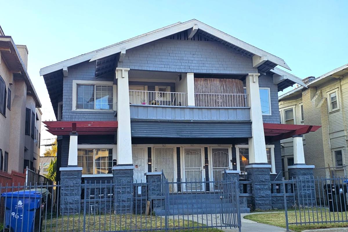 Apartment for rent at 961-963 W 42nd St, Los Angeles, CA 90037