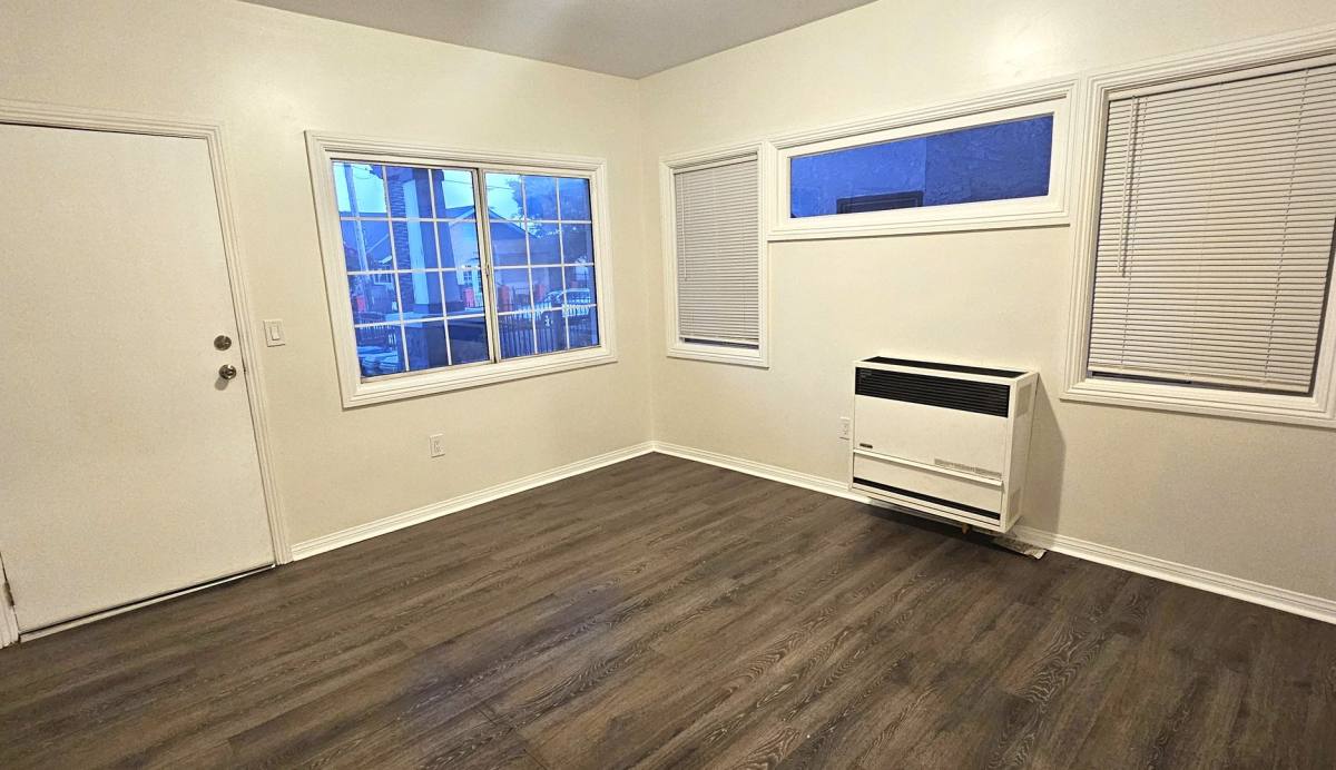 Apartment for rent at 961-963 W 42nd St, Los Angeles, CA 90037