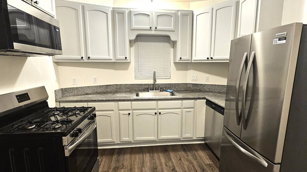 Apartment for rent at 961-963 W 42nd St, Los Angeles, CA 90037
