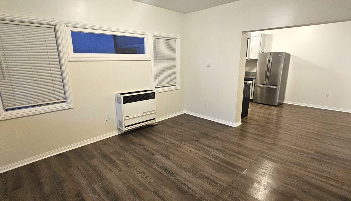 Apartment for rent at 961-963 W 42nd St, Los Angeles, CA 90037