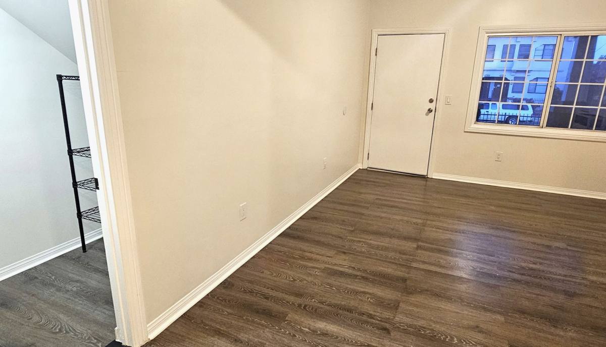 Apartment for rent at 961-963 W 42nd St, Los Angeles, CA 90037