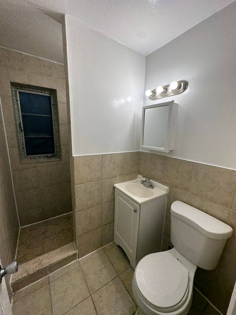 Apartment for rent at 1735 Wiley St, Hollywood, FL 33020