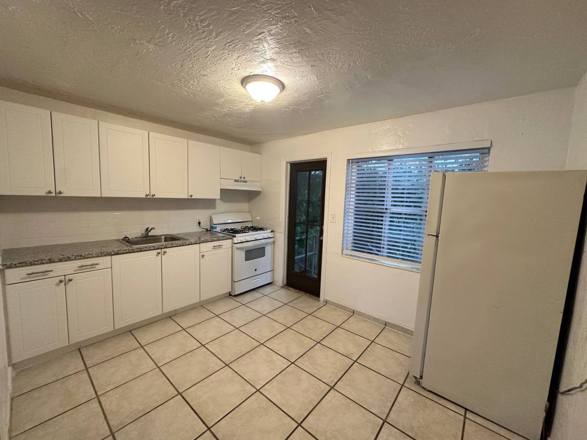 Apartment for rent at 1735 Wiley St, Hollywood, FL 33020