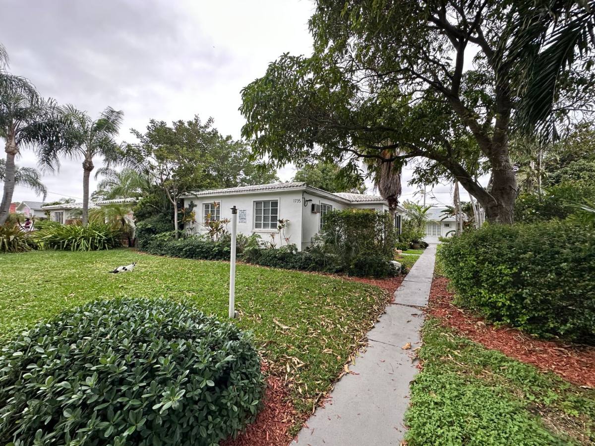 Apartment for rent at 1735 Wiley St, Hollywood, FL 33020