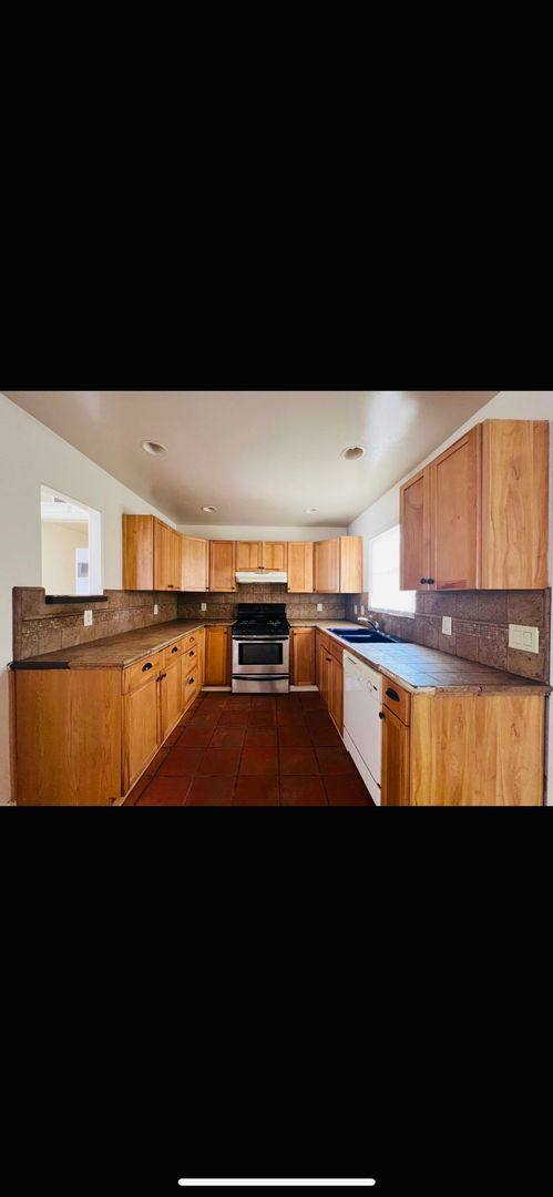 Apartment for rent at 25567 W Main St, Barstow, CA 92311