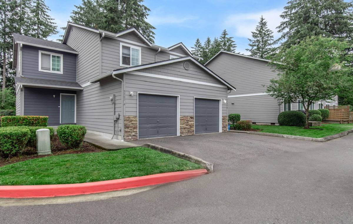 Townhouse for rent at 1619 Trosper Rd SW, Olympia, WA 98512