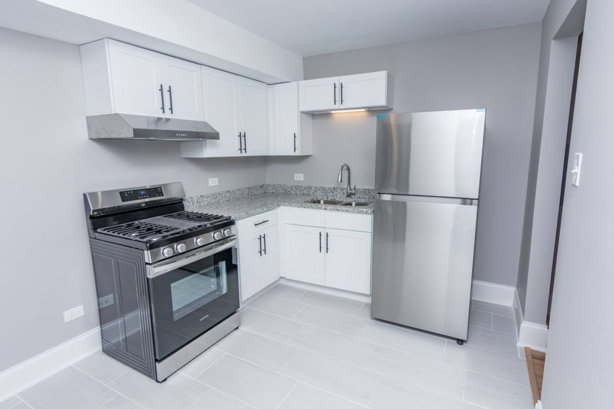 Apartment for rent at 8215 S Ellis Ave, Chicago, IL 60619