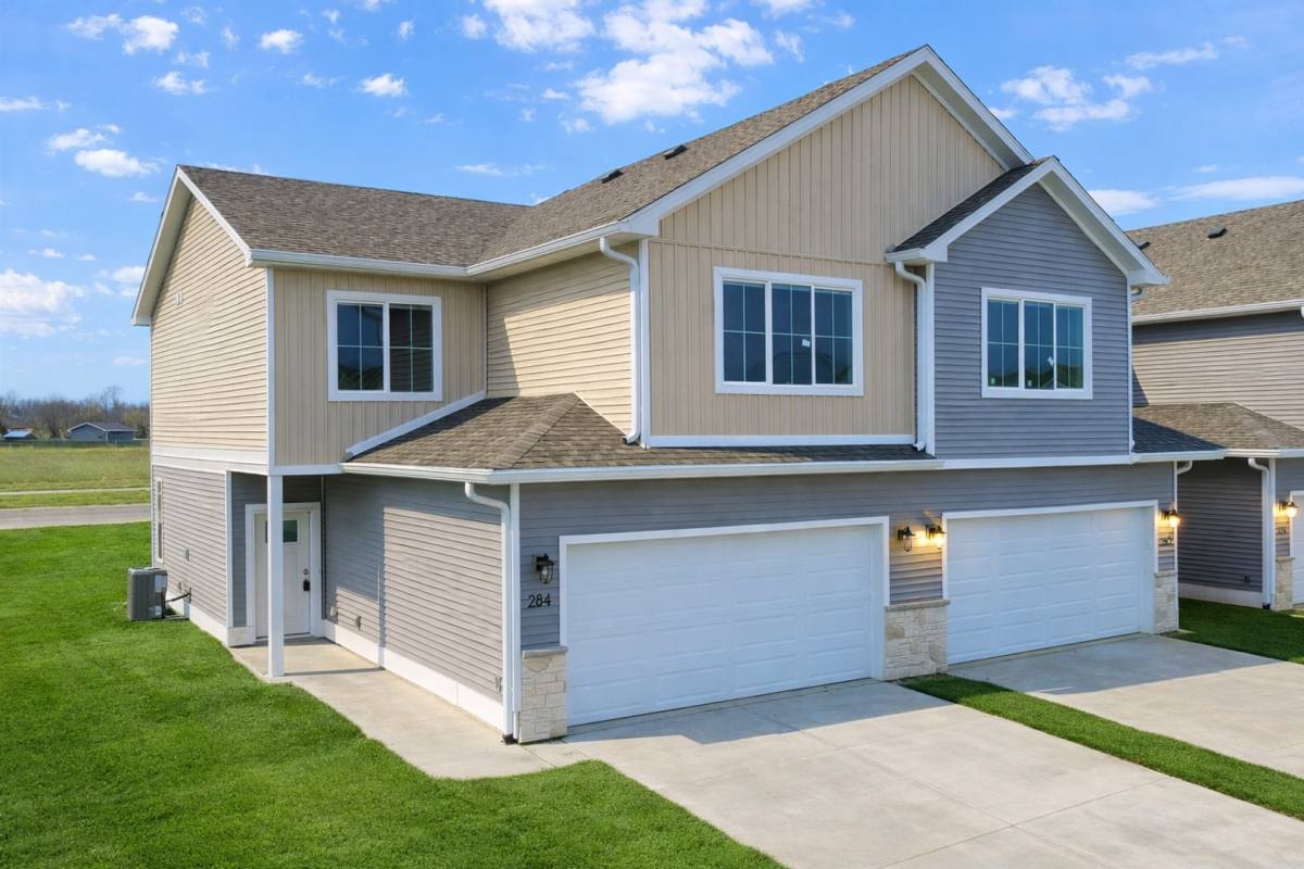 Townhouse for rent at 284 NW Caspian Court, Waukee, IA 50263