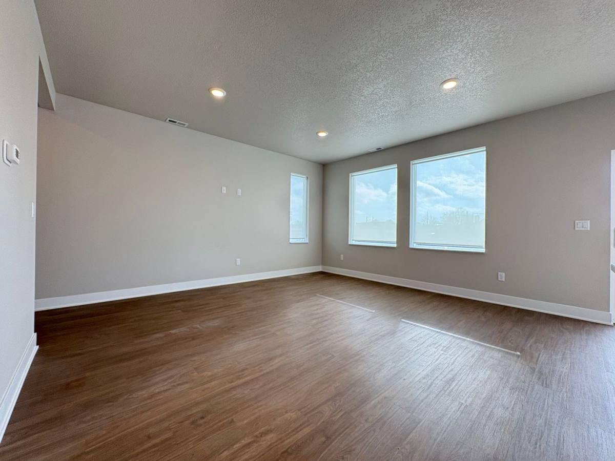 Townhouse for rent at 284 NW Caspian Court, Waukee, IA 50263