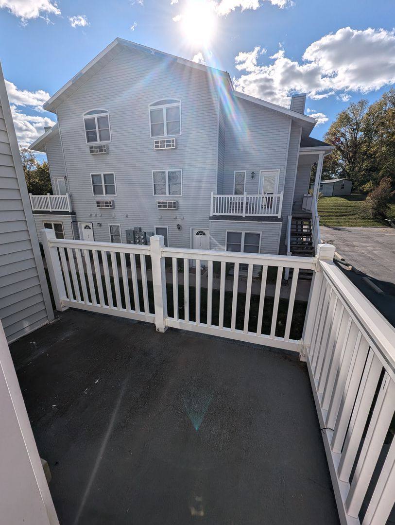 Apartment for rent at 316 E Davis St, Fayette, MO 65248
