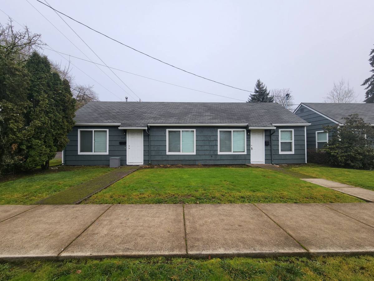 Apartment for rent at 827 SW 11th Ave, Albany, OR 97321